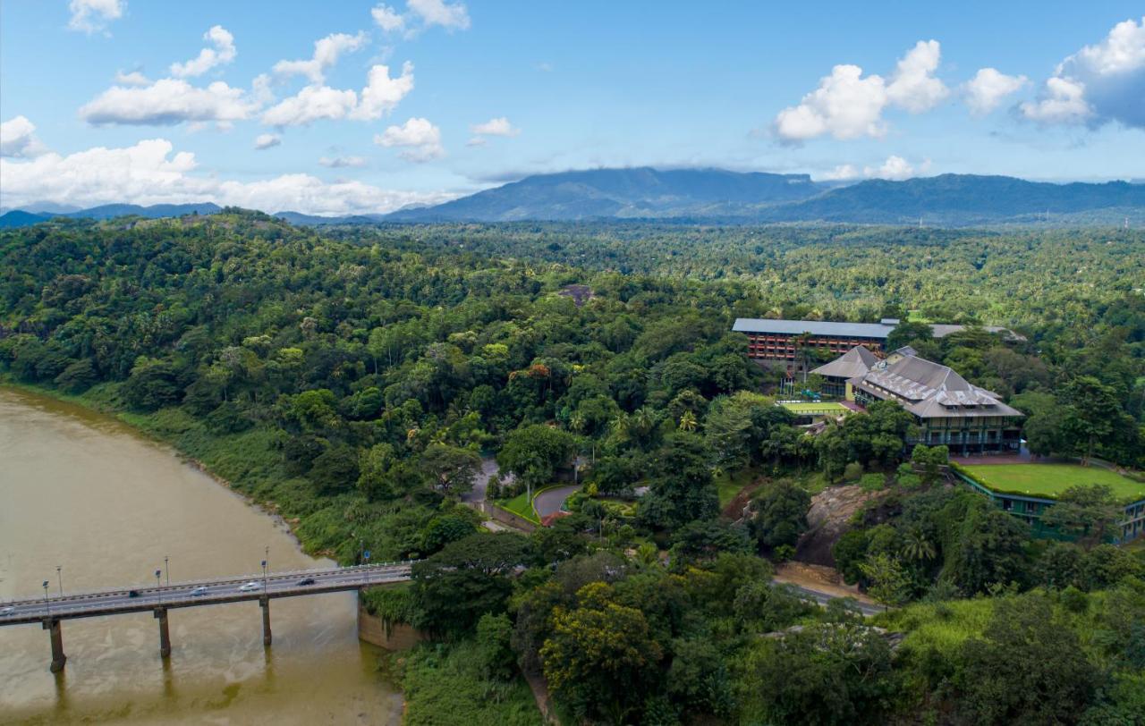 โรงแรมเอิร์ล รีเจนซี แคนดี้ ภายนอก รูปภาพ