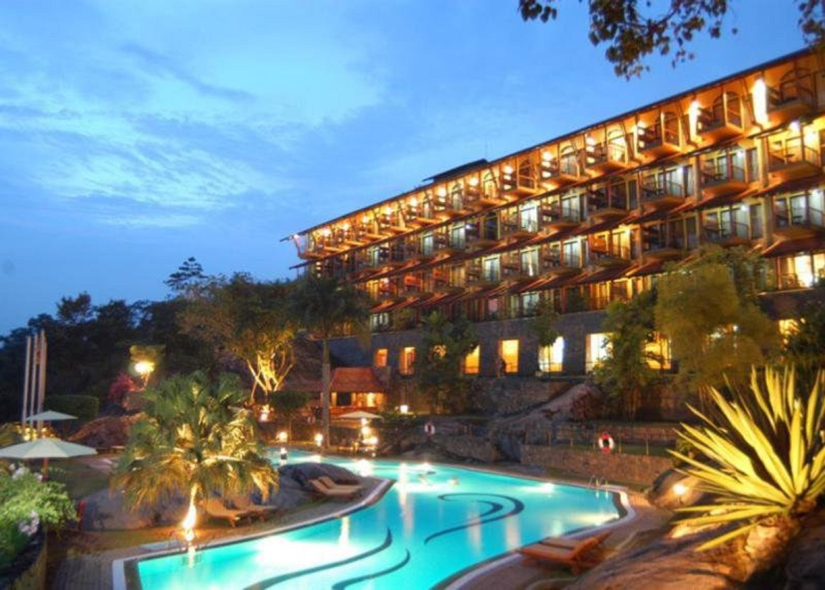 โรงแรมเอิร์ล รีเจนซี แคนดี้ ภายนอก รูปภาพ