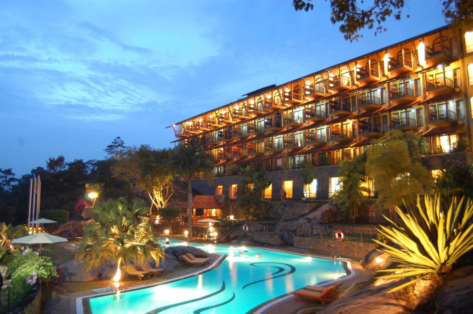 โรงแรมเอิร์ล รีเจนซี แคนดี้ ภายนอก รูปภาพ